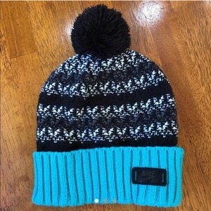 NIKE SB Utility Black Pom Beanie